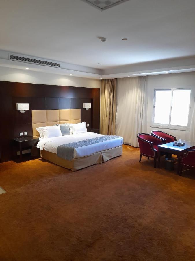 Aparthotel Arjan Suits